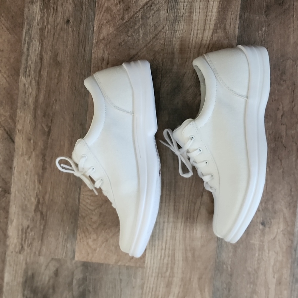 Apex Women's 6.5m Light Cream Color Lace Up Canvas Sneakers View 6